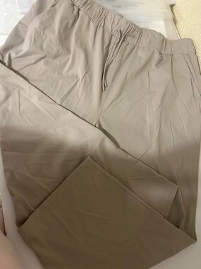 Women's Elastic-Waist Wide-Leg Capris in Light Taupe